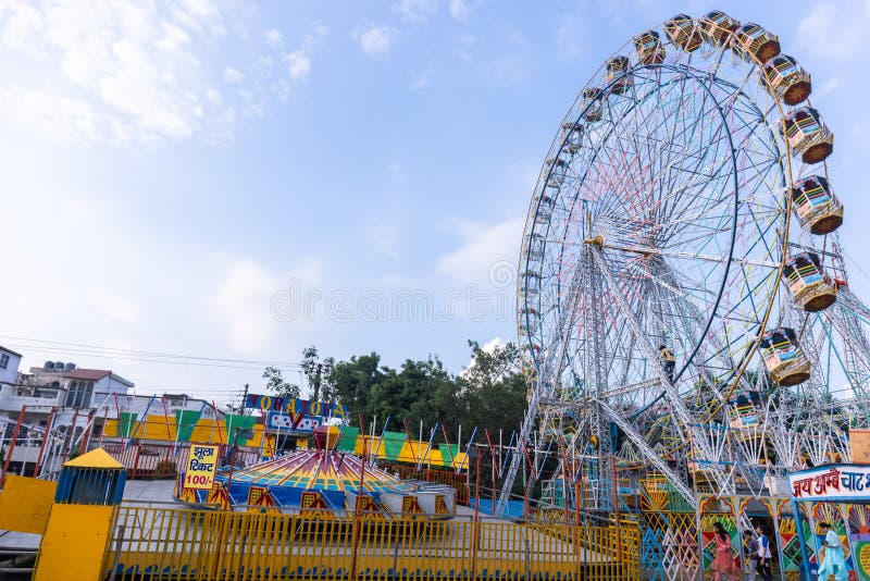 नवरात्रीच्या गर्दीत नागरिकांच्या सुरक्षेशी खेळ? माळावरच्या देवीवरील आकाशी पाळण्यांवर कारवाई कधी? नागरिकांच्या जीवाशी खेळत लाखो रुपयांची कमाई होत असताना प्रशासन गप्प का?..!!